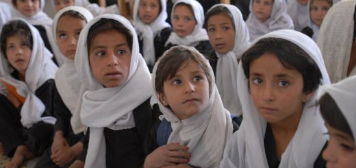 Immagine bambine afghane per articolo "Donne e Afghanistan: libri e film per capirne di più"